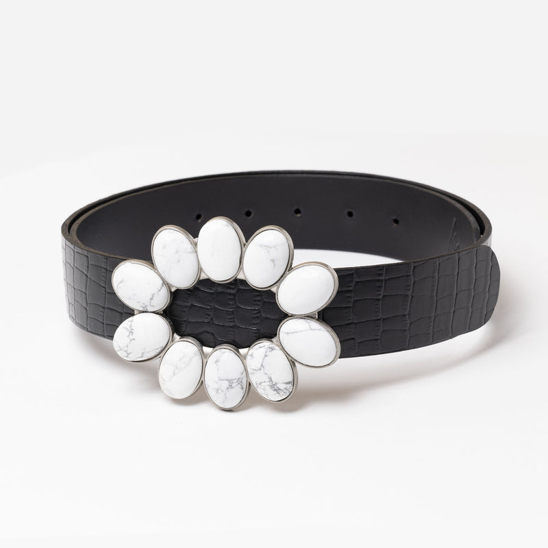 Ceinture femme haut de gamme noire en cuir embossé croco et orné de pierres White Howlite